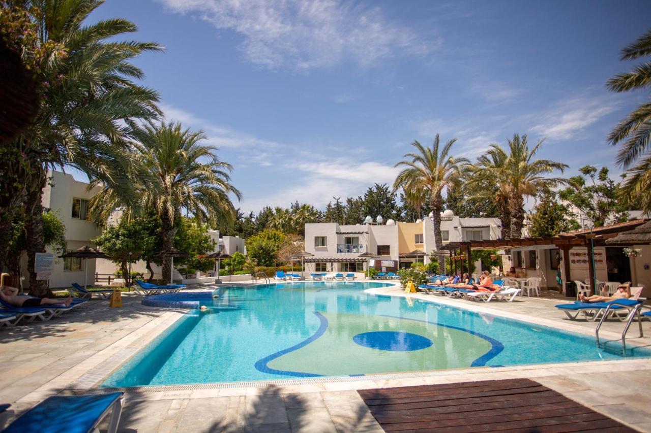 Always Welcome! Near Beach, Cml Swimming Pool Paphos Eksteriør billede